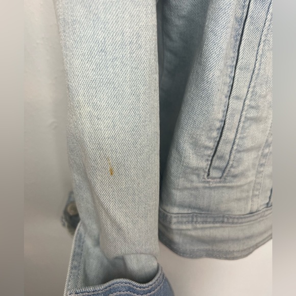 Old Navy Light Wash-Jean Jacket for Women - Picture 2 of 3